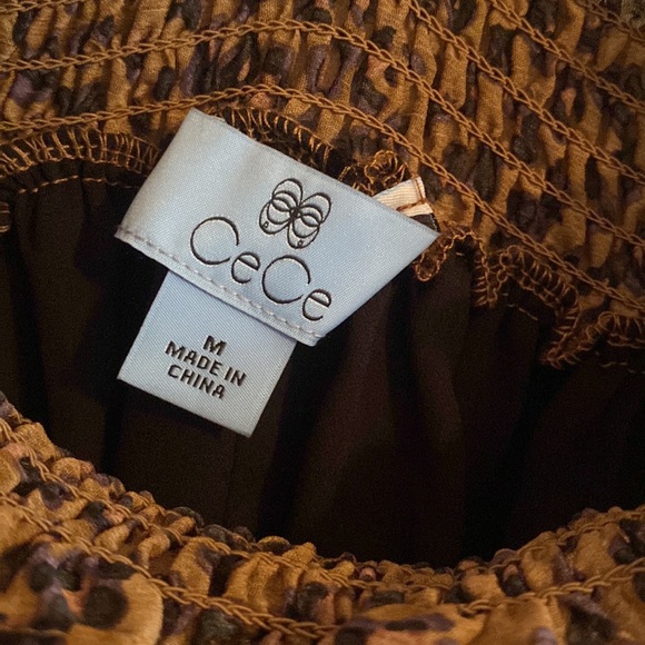 SALE🎉 New !CeCe Ruffle top - Picture 4 of 10